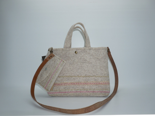 Beige handtas/crossbody tas van biovilt met siersteken