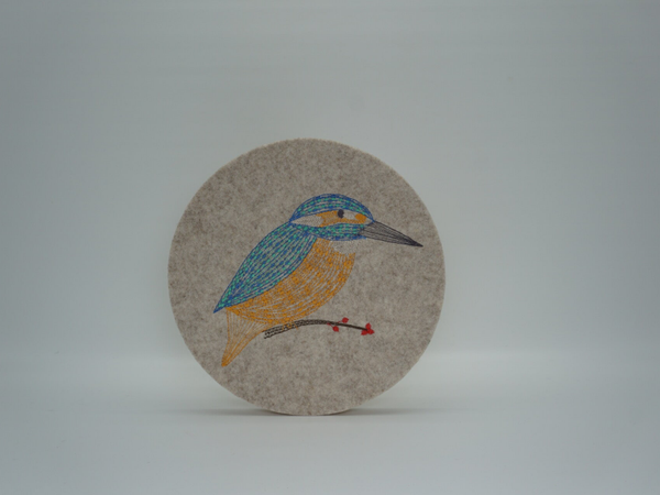 Wand decoratie van bio wolvilt met ijsvogel