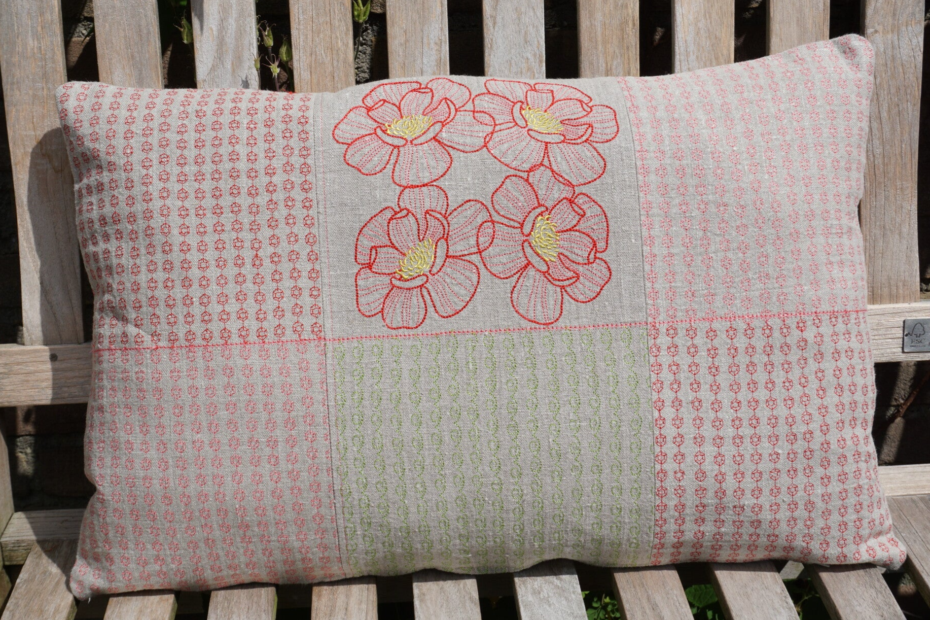 Linnen muticolour kussen met siersteken