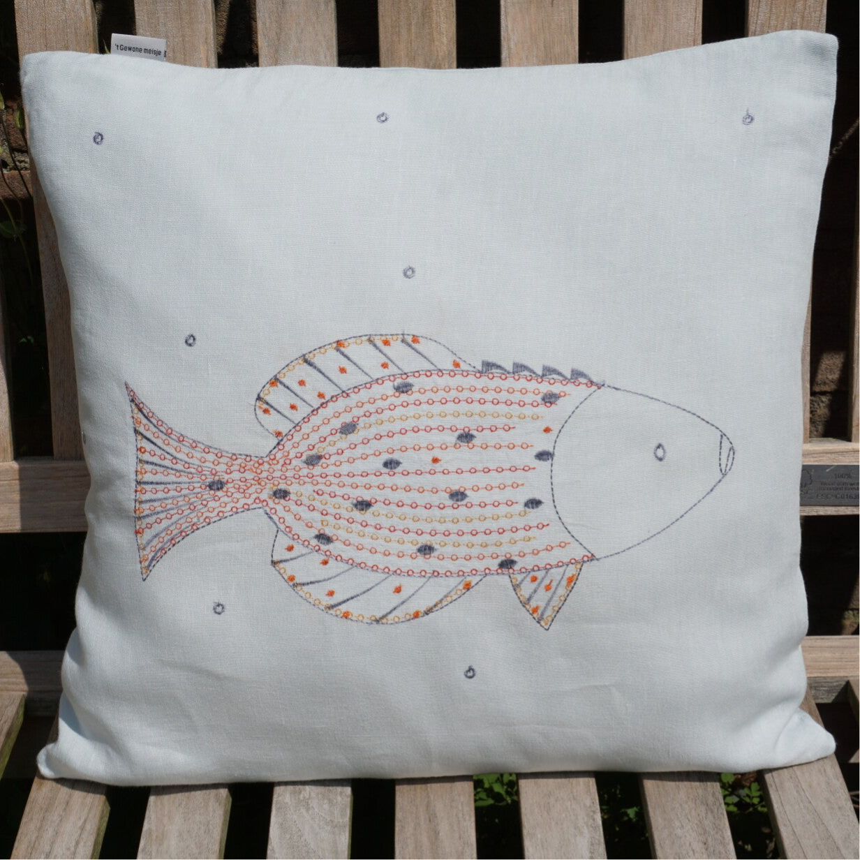 Linnen kussen ijsblauw met vis