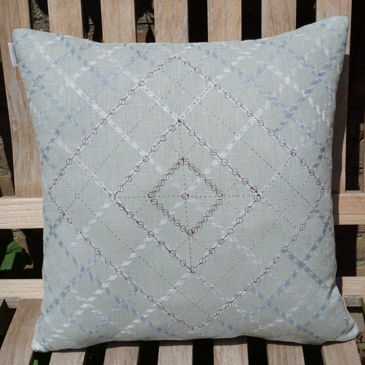 Linnen zeegroene kussen met siersteken