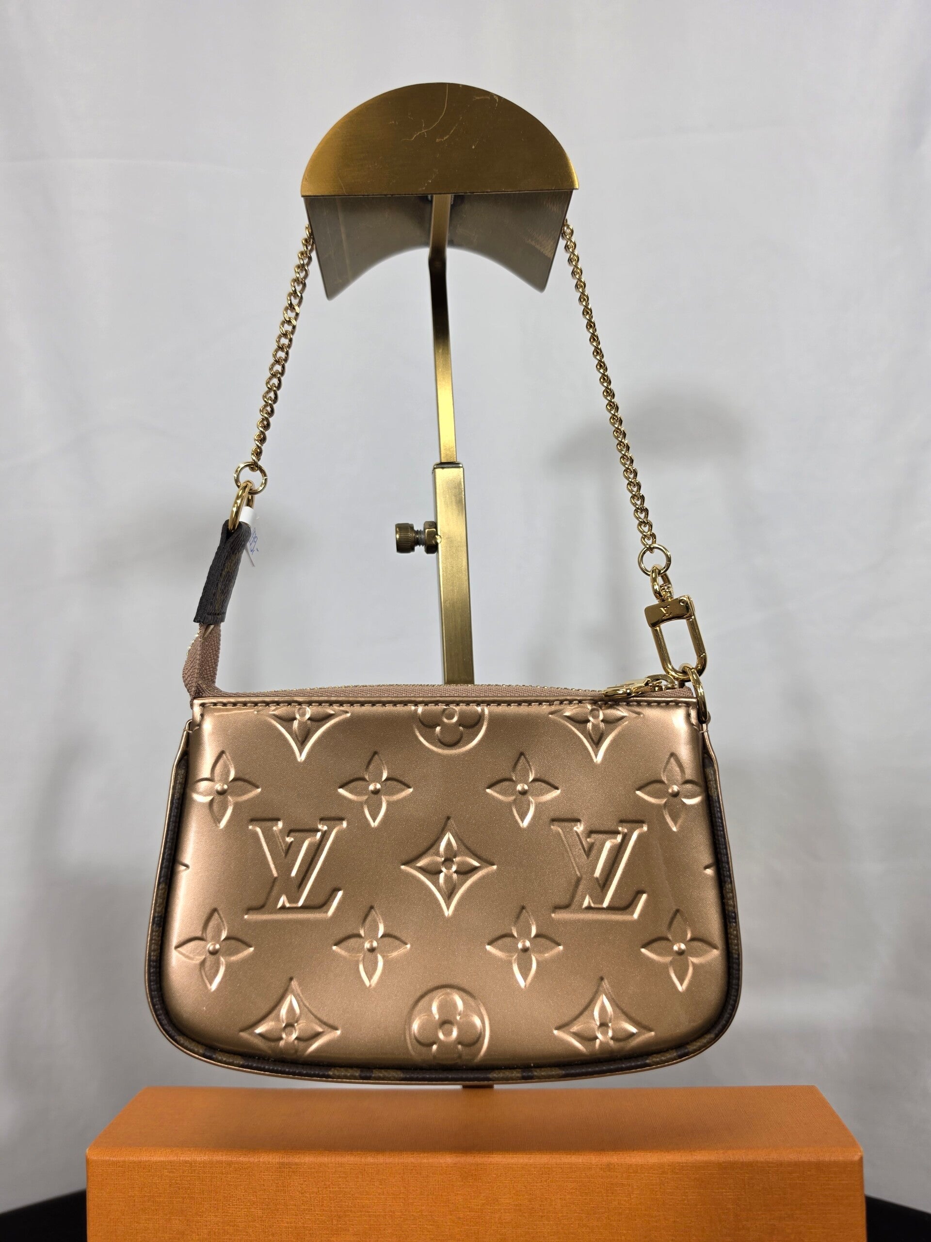 Louis Vuitton Mini Pochette Accessoires – Monogram Vernis Rose Gold – Limited Edition