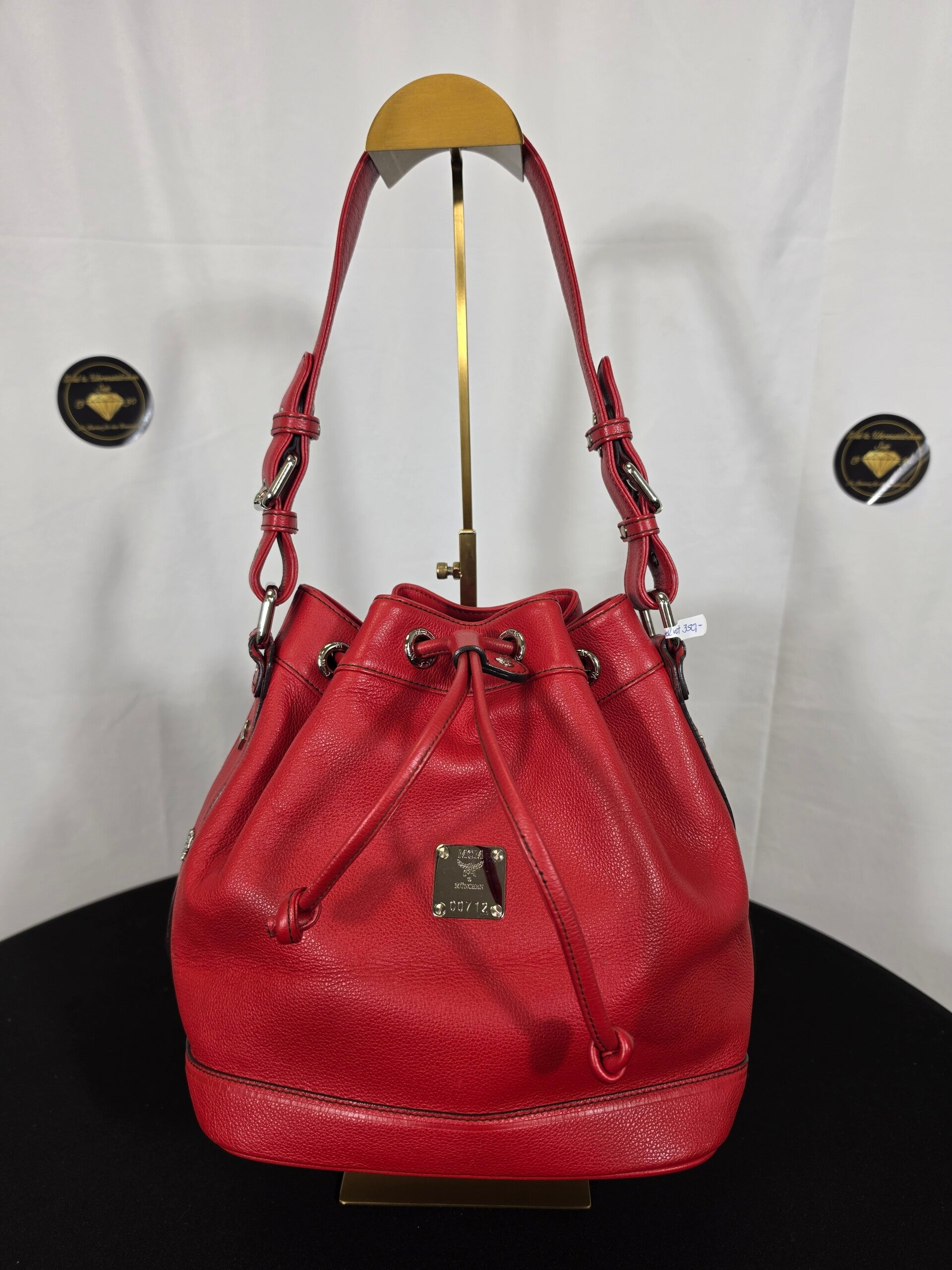 MCM Leder Beuteltasche / Schultertasche – Rot