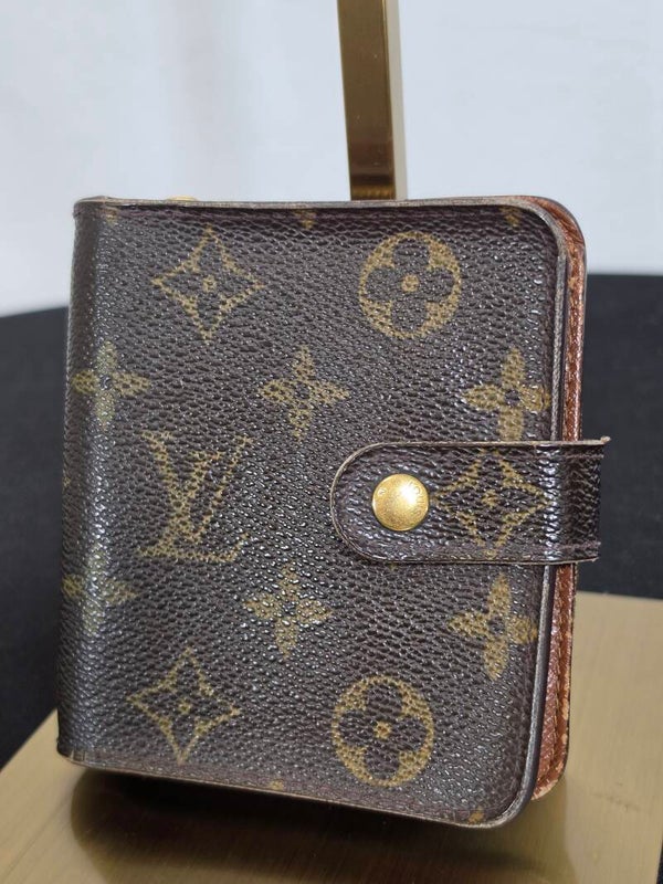 Louis Vuitton Compact Zip Wallet Monogram Canvas – Vintage 2003 – 7/10