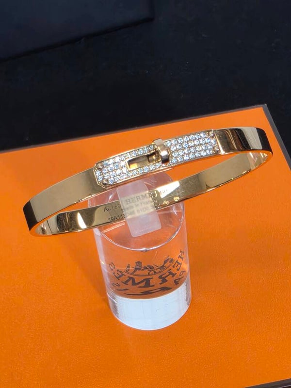Hermès Kelly Armreif – kleines Modell – 750er Roségold – 61 Diamanten – 0,36 ct – Ref. H110013B 00SH – Top-Zustand