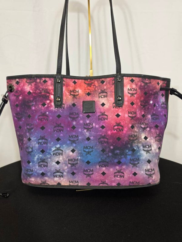 MCM Galaxy Visetos Reversible Shopper Medium – Multicolor / Metallic Rosé – 8,5/10