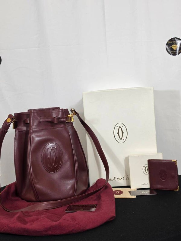 Cartier Vintage Must de Cartier Set – Sac Seau / Bucket Bag + Bifold Geldbörse – Bordeaux – Full Set – 8,5/10
