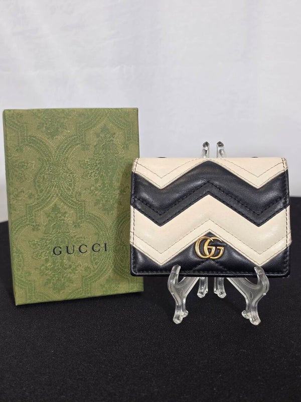 GUCCI GG MARMONT MATELASSÉ BIFOLD GELDBÖRSE – SCHWARZ / BEIGE – 8/10