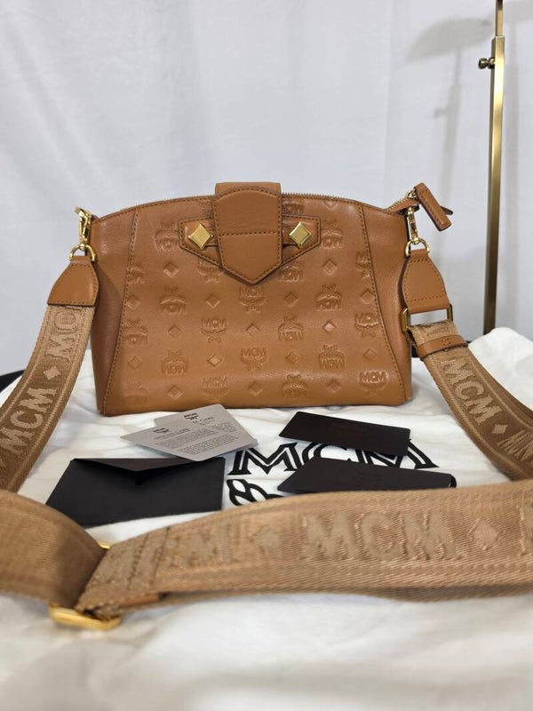 MCM ESSENTIAL MONOGRAM LEDER CROSSBODY SMALL – COGNAC – 10/10