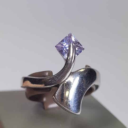 ❤Eigenwilliger 925er Silberring mit lila Zirkonia Größe 56