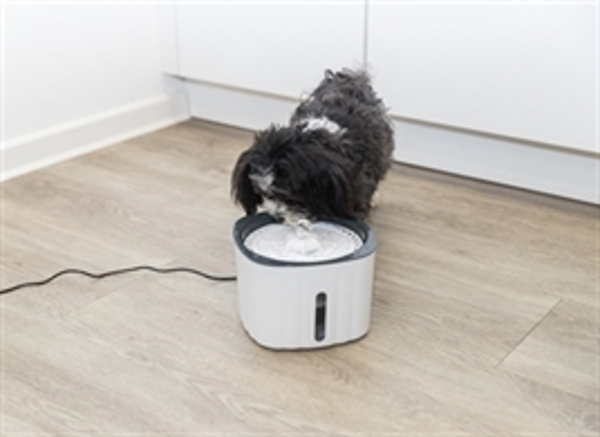 TRIXIE DRINKFONTEIN FLOWER KUNSTSTOF WIT / GRIJS 18,5X18,5X13 CM 2 LTR