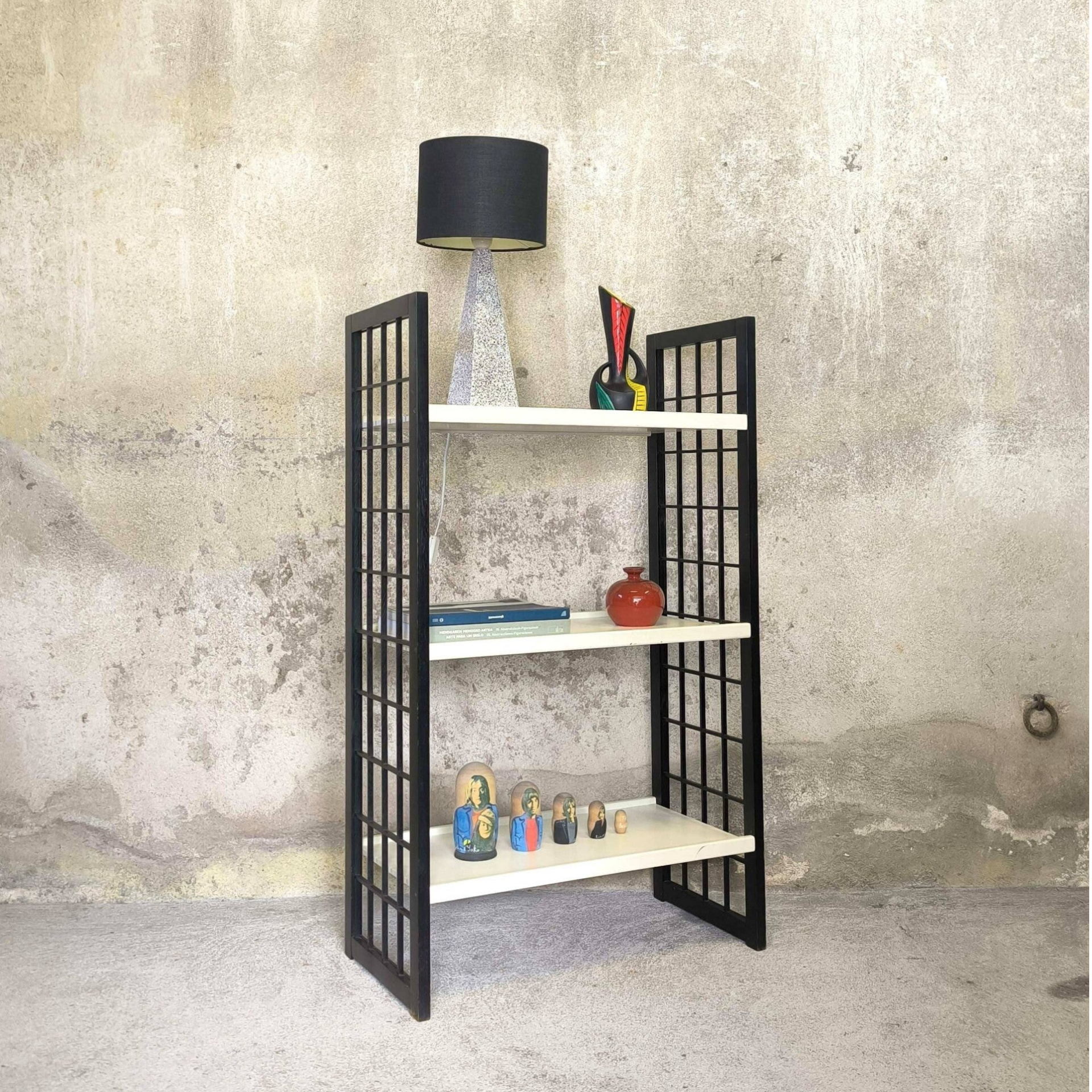 Etagère vintage en bois noir et blanche