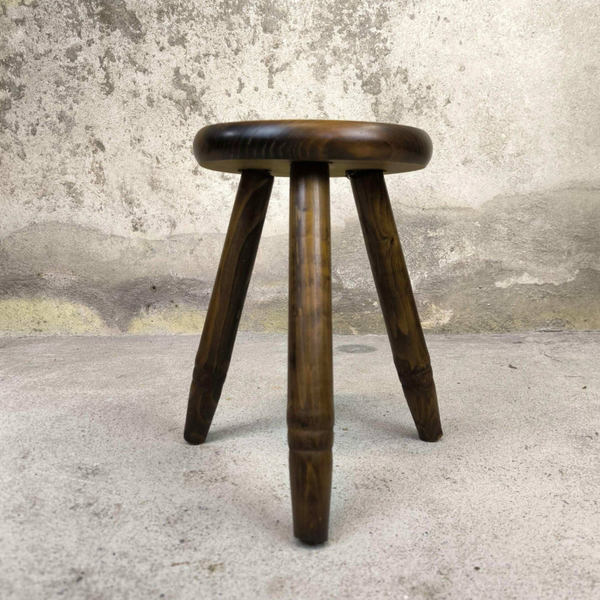 Petit tabouret tripode en bois