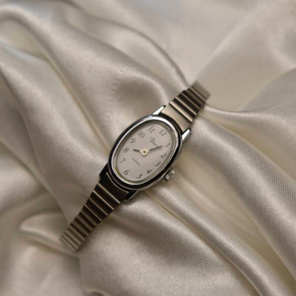 Timex 6.25" silver Ticking watch