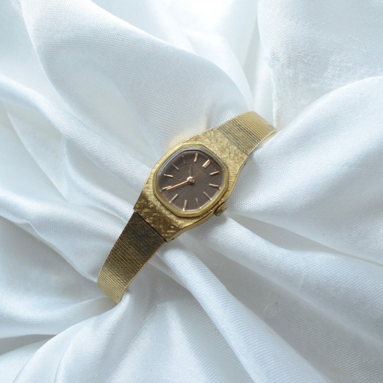 Seiko 6.5” Ticking gold watch