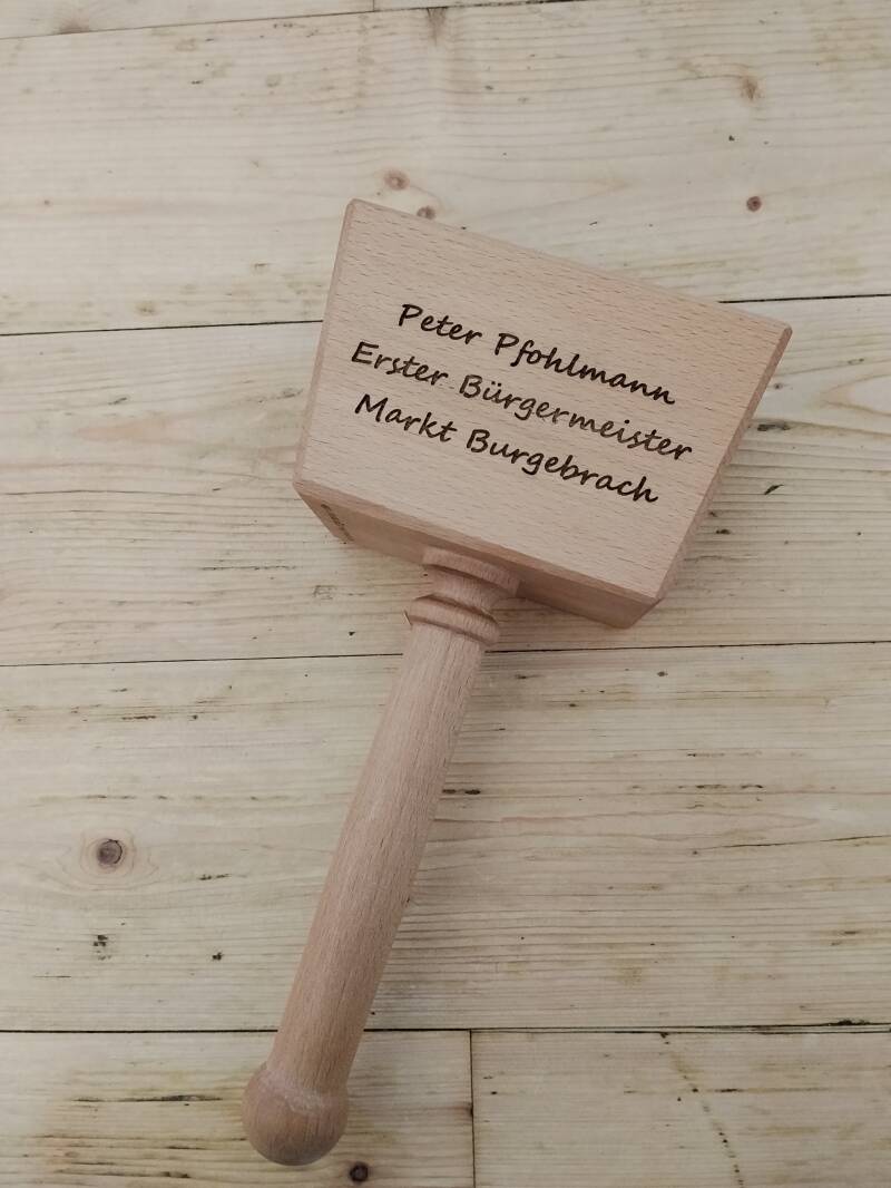 Anzapfhammer für die Burgebracher Kerwa 2026