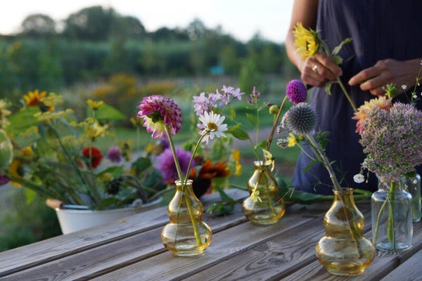 Vaasjes met bloemen