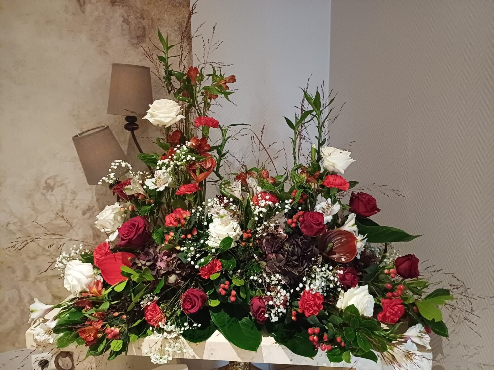 Devant de tombe - rouge et blanc