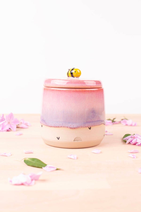 Lidded Jar with handsculpted Bumble Bee (0211)
