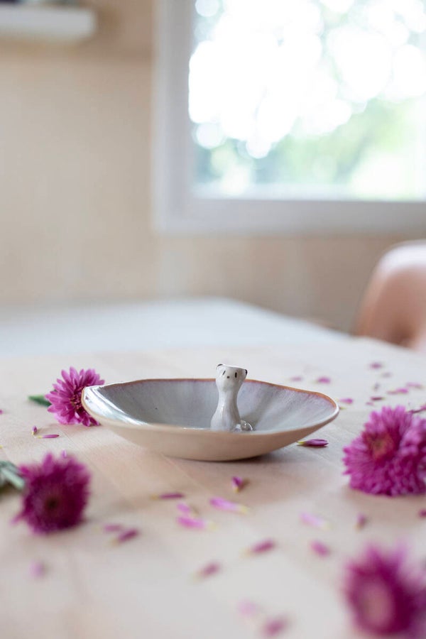 Large Trinket dish with a little white cat (7787)