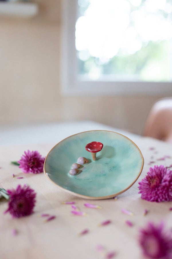 Large Trinket dish with a little mushroom with 3 hedgehogs (7789)
