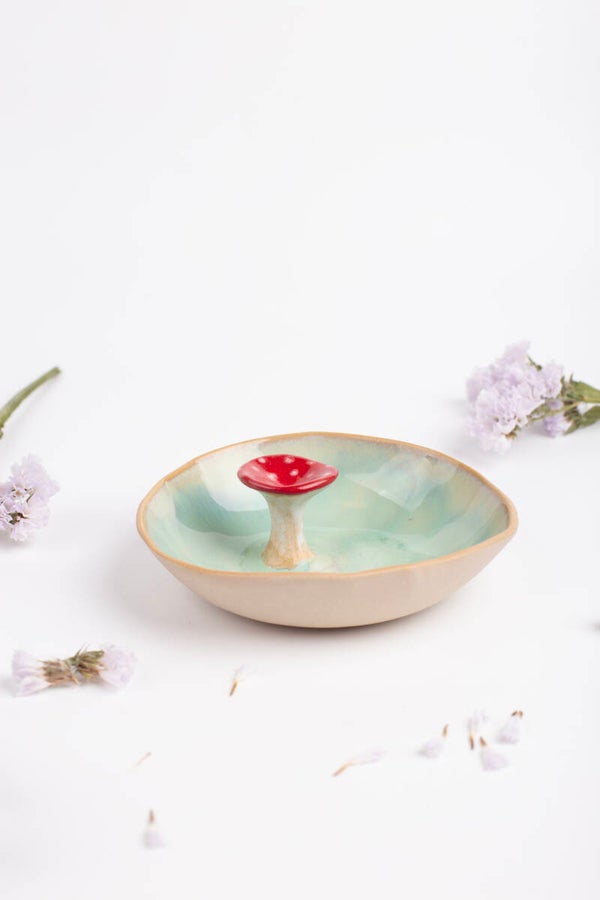 Trinket dish with a little mushroom (8219)