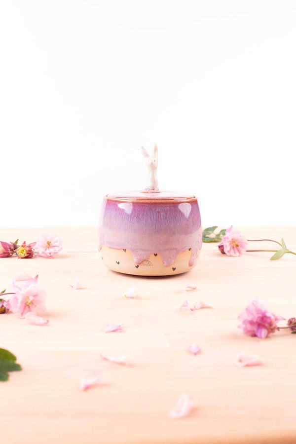 Lidded Jar with handsculpted white bunny (9611)