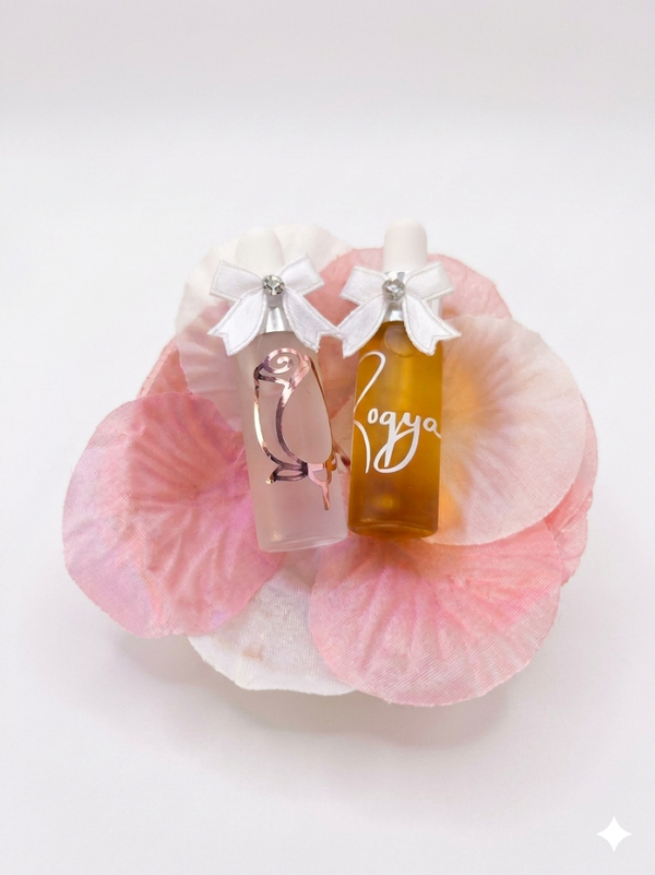 Goud schaaltje met rozenblaadjes en roqya olie & rozenwater
