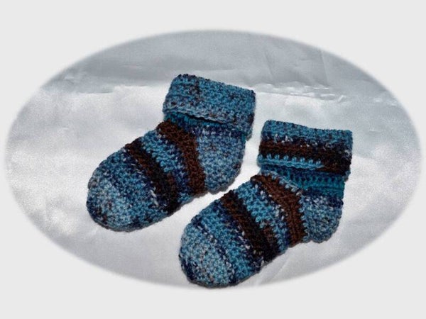 Socken / Söckchen gehäkelt Gr. 20/21 *blau gestreift*