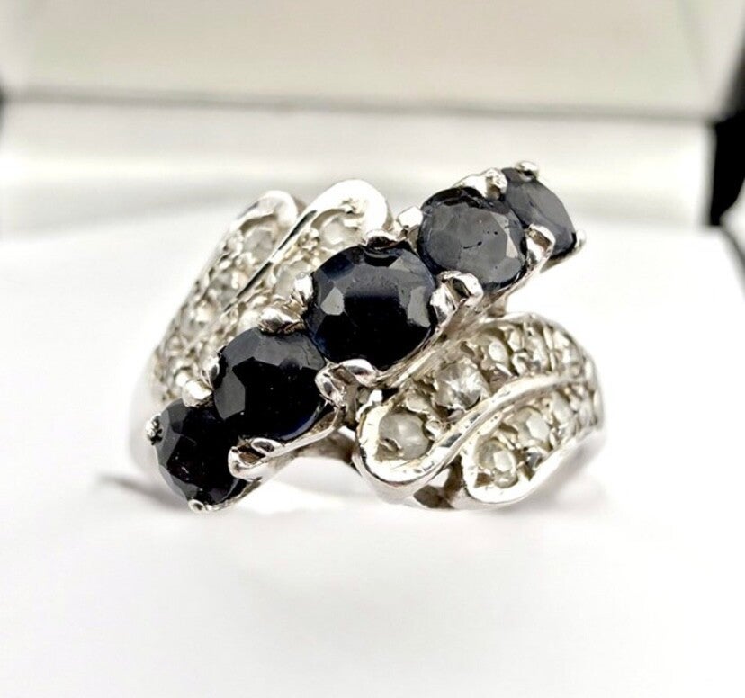Vintage/ modern 925 zilver ring met 5 saffieren gezet
