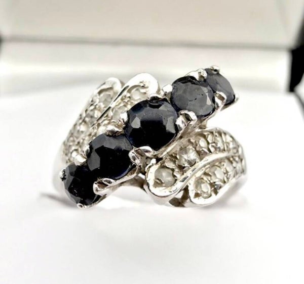 Vintage/ modern 925 zilver ring met 5 saffieren gezet