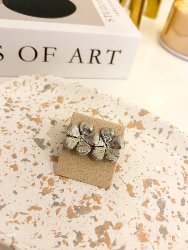 Silver flower oorbellen