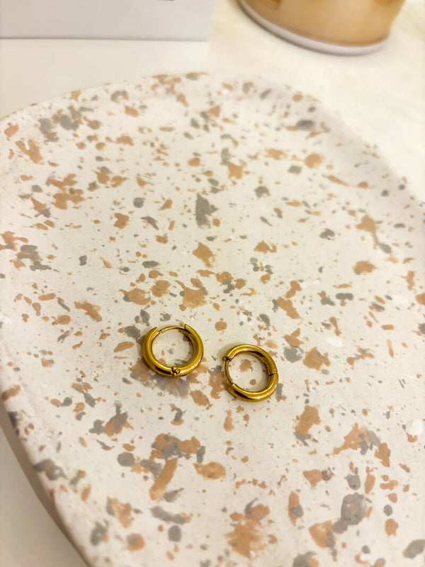 Medium golden hoops