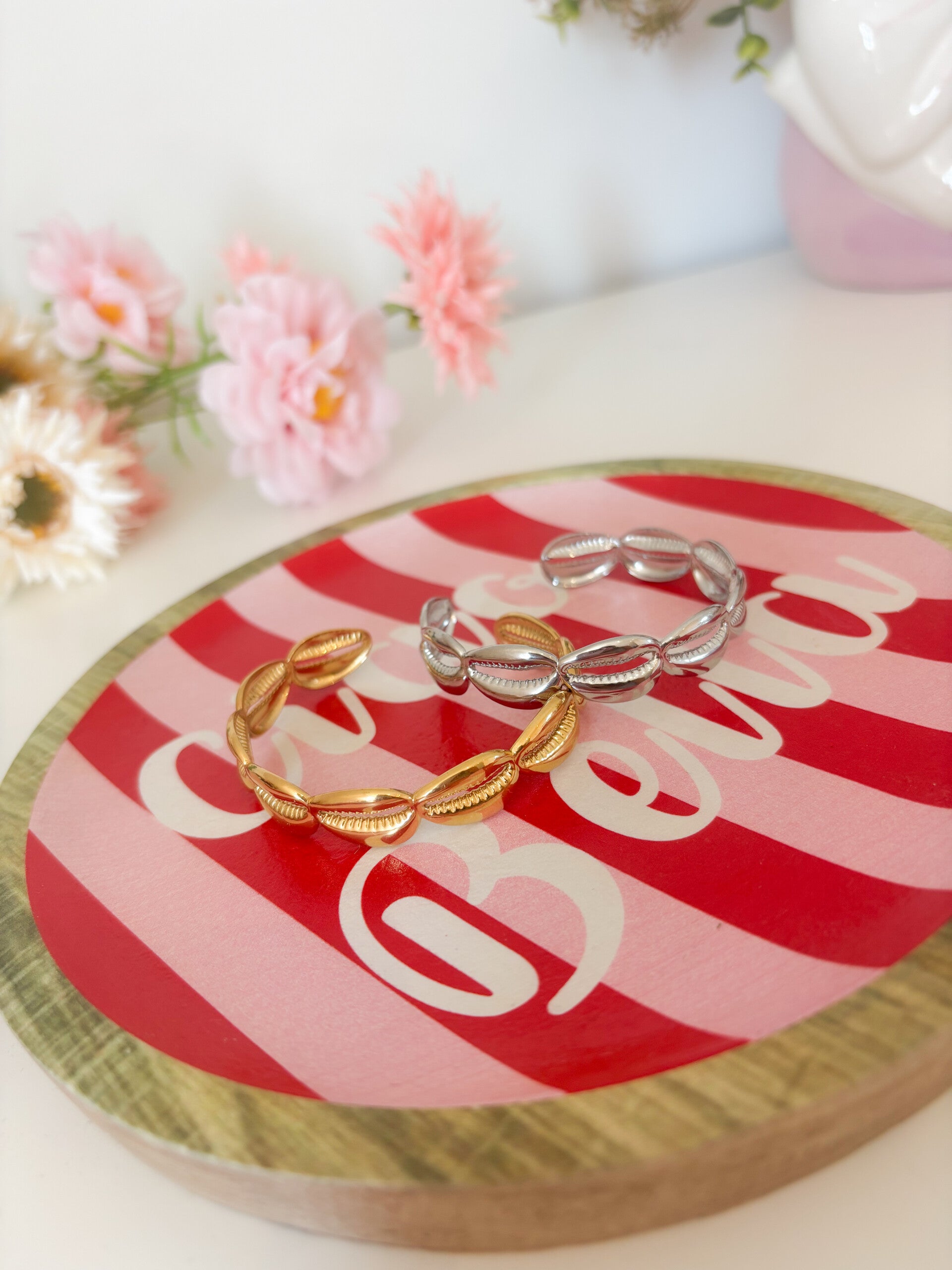 Shell bangle