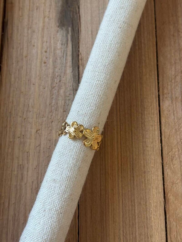 Multiple flower ring