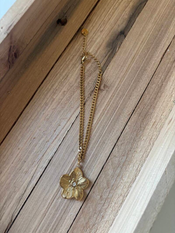 Golden flower armband