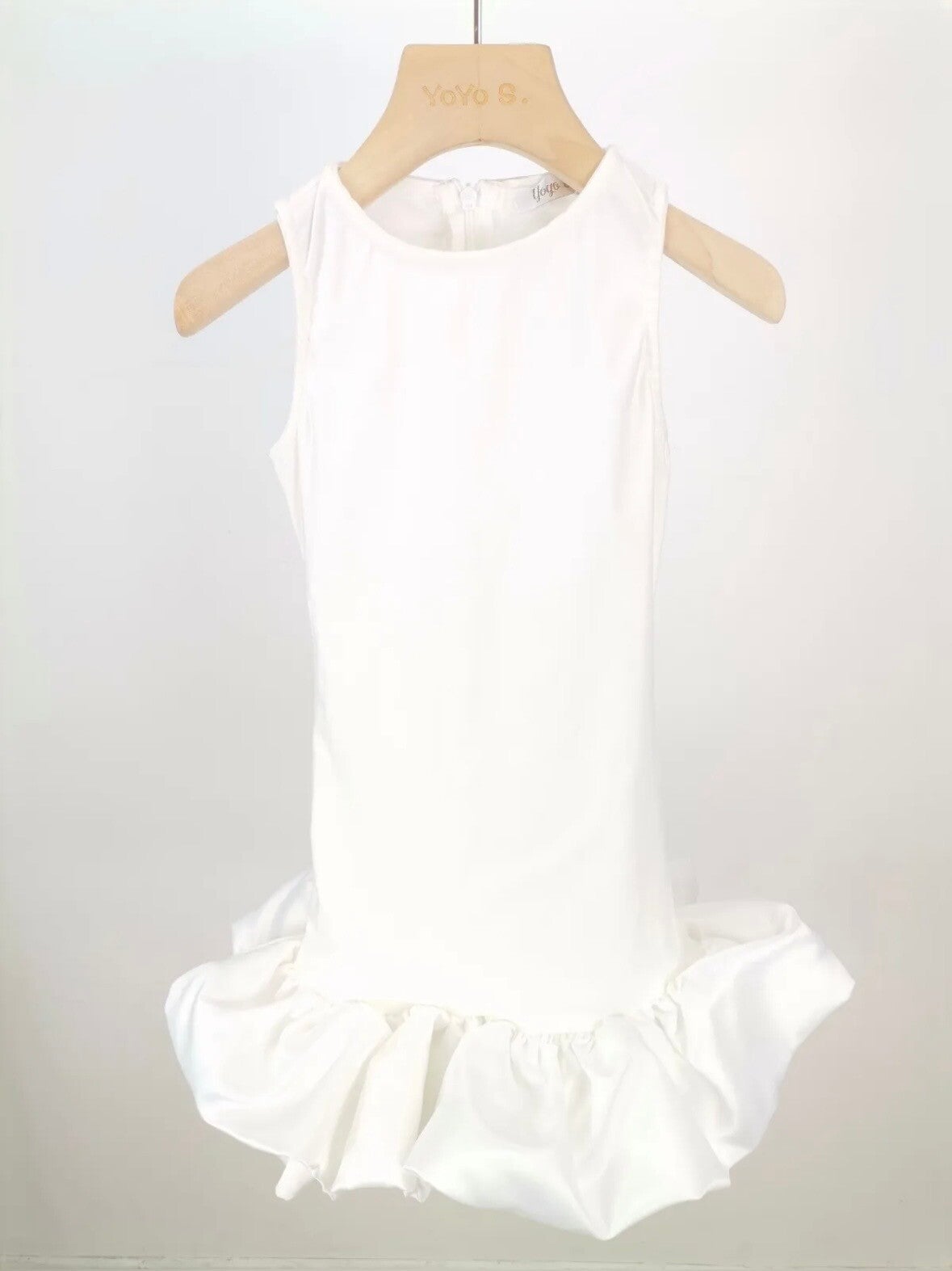 Vestito bianco voulant