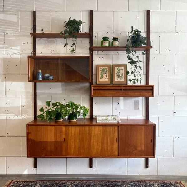 Vintage gerestaureerd wandmeubel •Poul Cadovius•