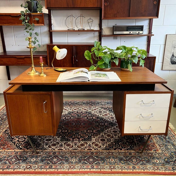 Vintage design bureau •Pastoe•