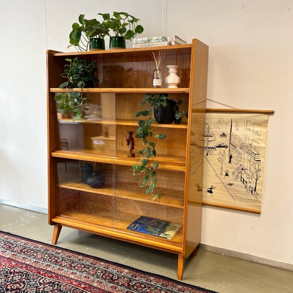 Vintage vitrinekast • Frantisek Jirák•