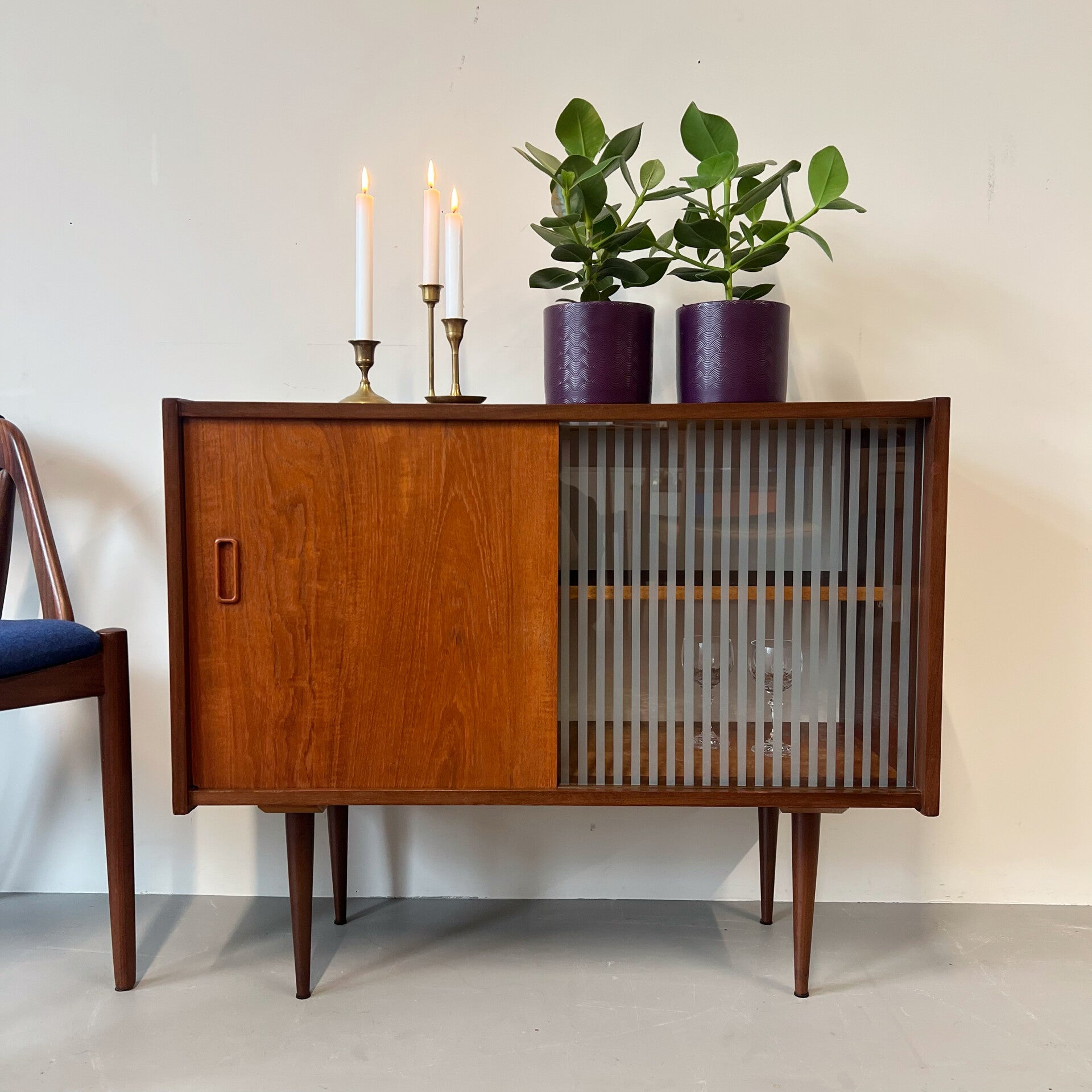 Vintage kastje met glas, teak
