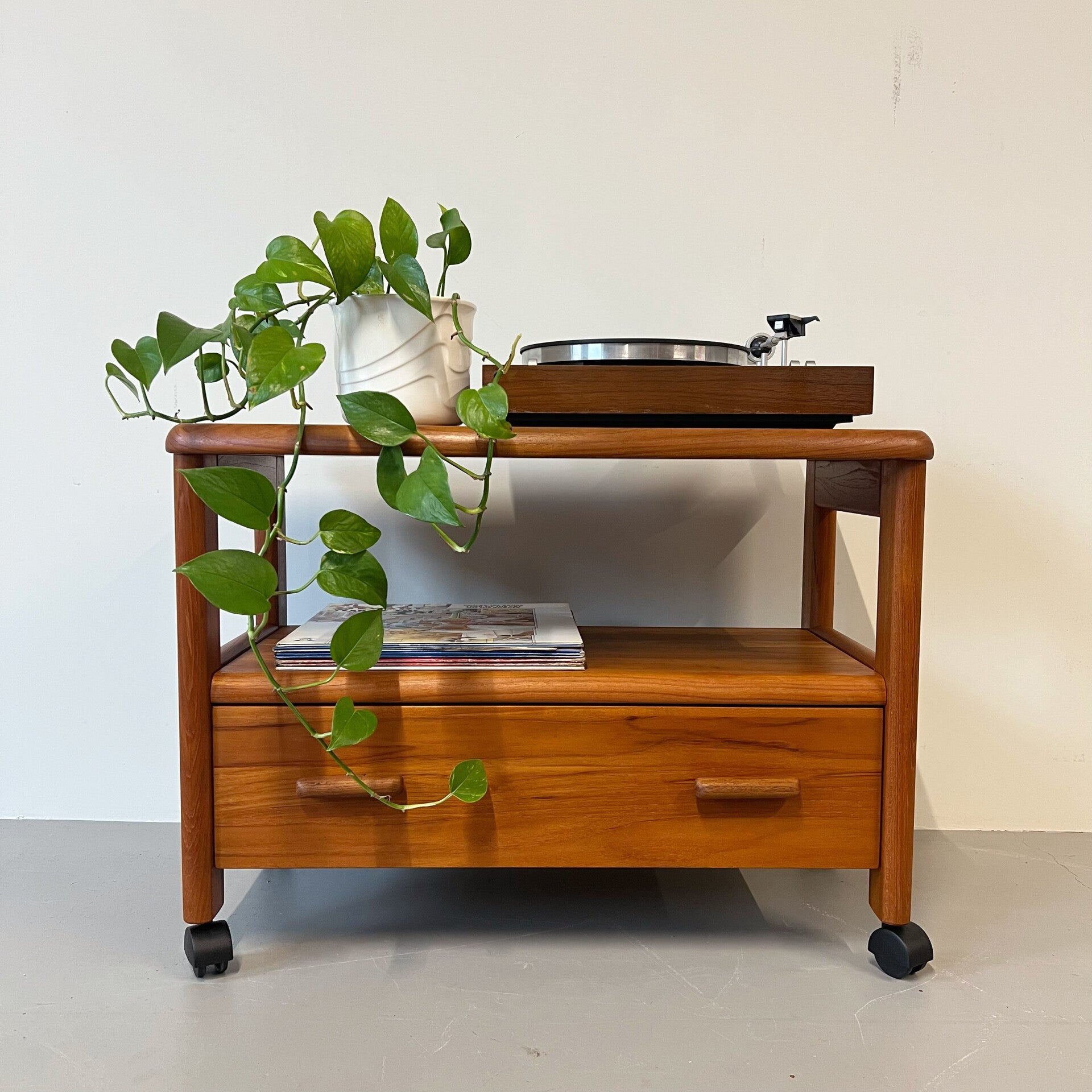 Vintage TV / audiomeubel •Møbelfabrikken Toften•