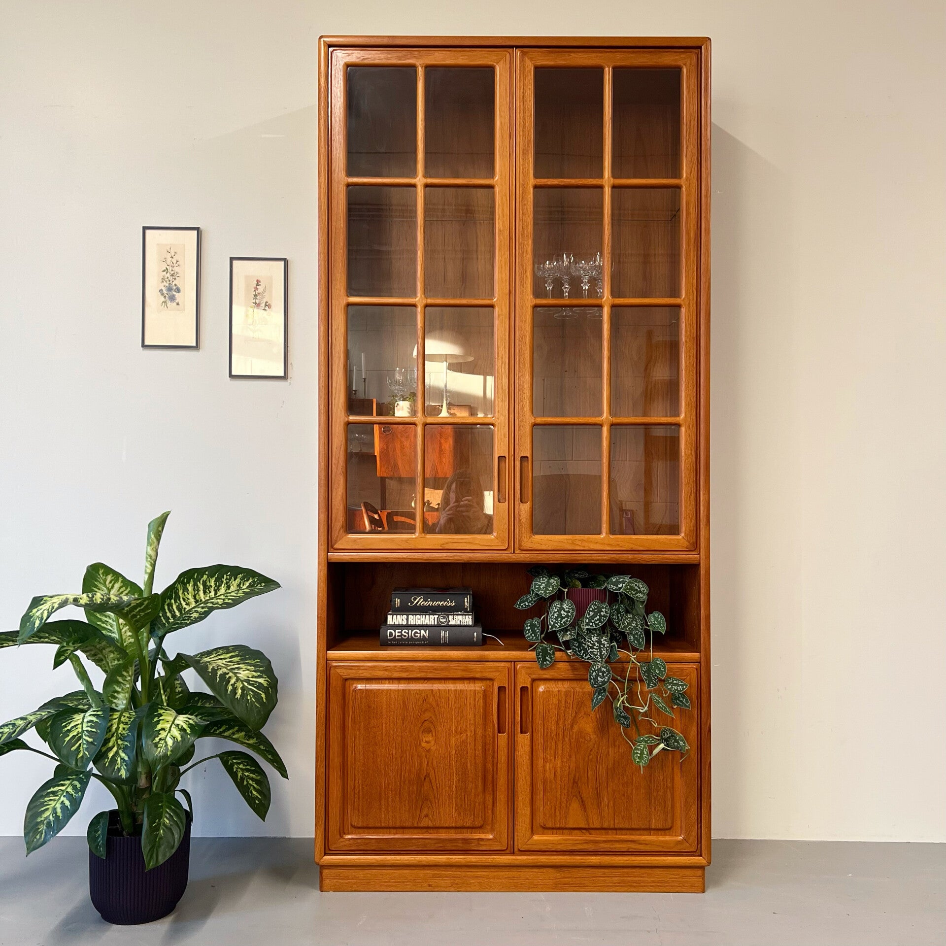 Vintage vitrinekast •Dyrlund•