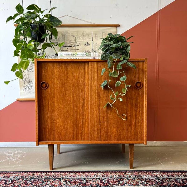 Vintage schuifdeurkast