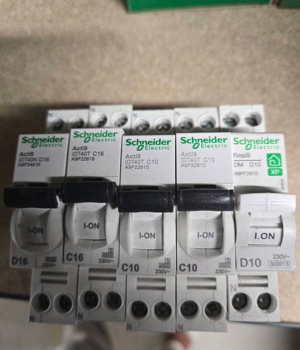 Disjoncteur IDT40 1P+N 16A 10kA courbe D Schneider A9P34616