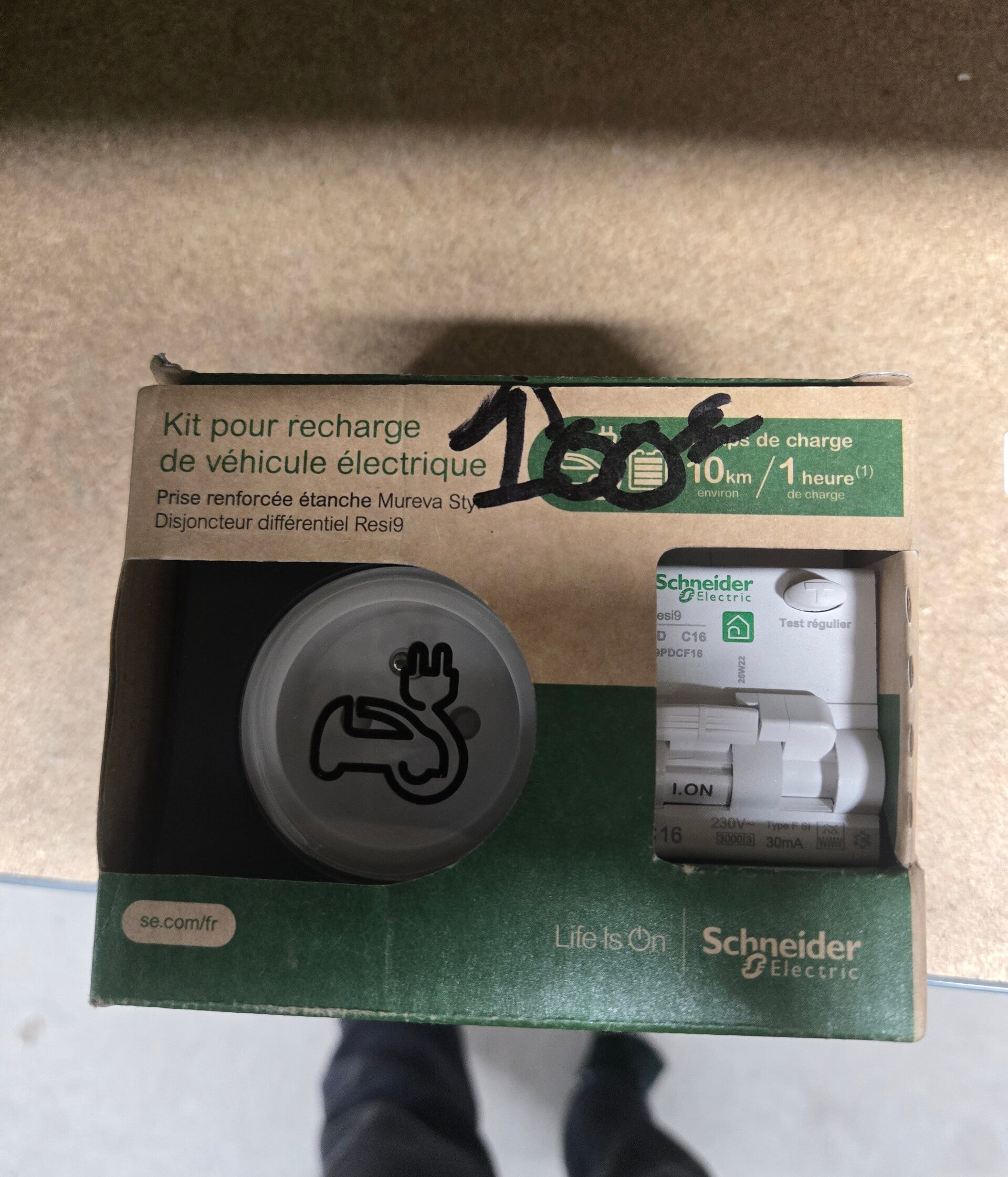 Prise charge voiture électrique + Protection Mureva Styl, SCHNEIDER ELECTRIC elec