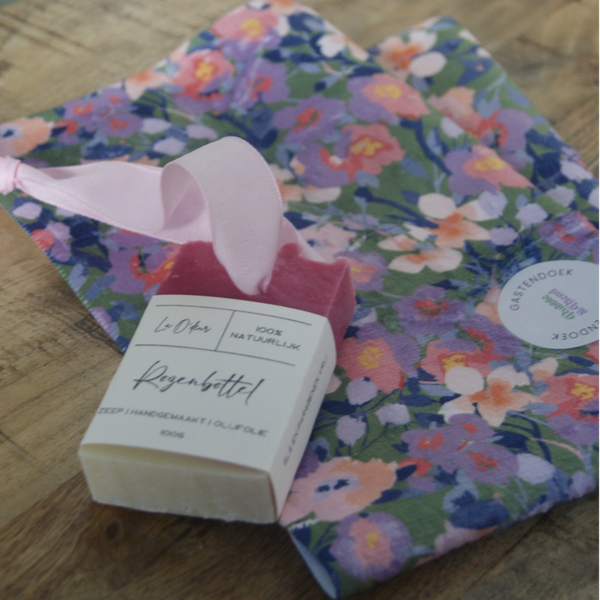 Gastendoekje en zeepje aan koord