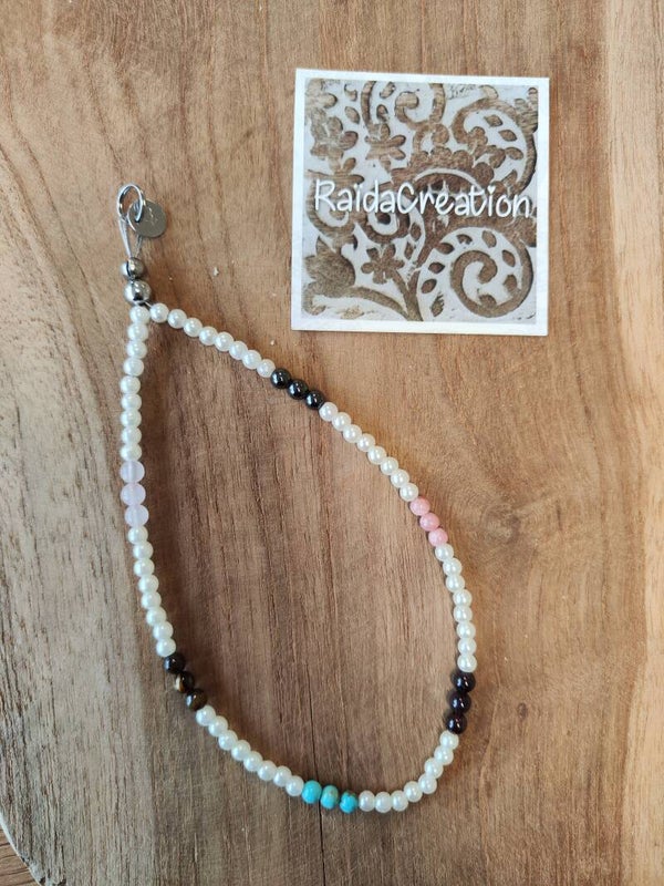 Phone cord - Diverse edelsteentjes met kunststof parelkraaltjes