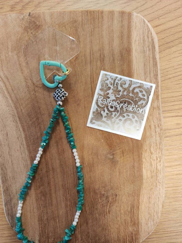 Phone cord - Amazoniet met kunstof parelkraaltjes