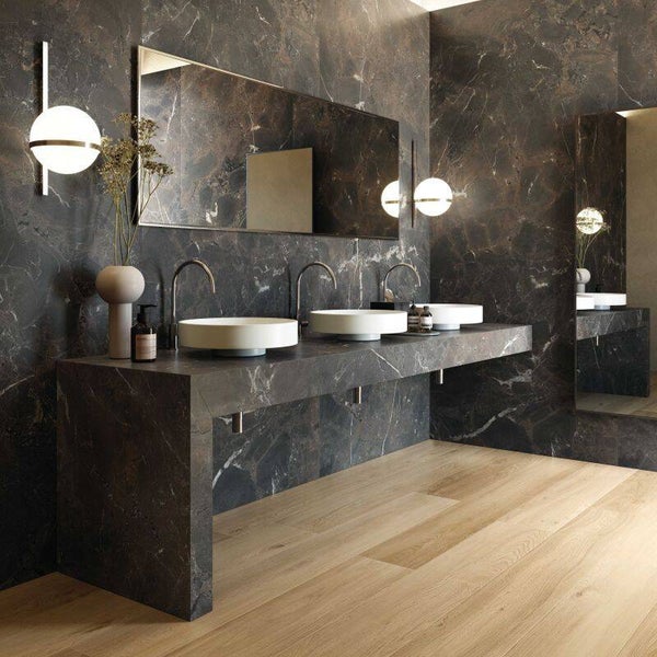 Badkamer Flaviker Breccia Imperiale en Four Seasons Honey